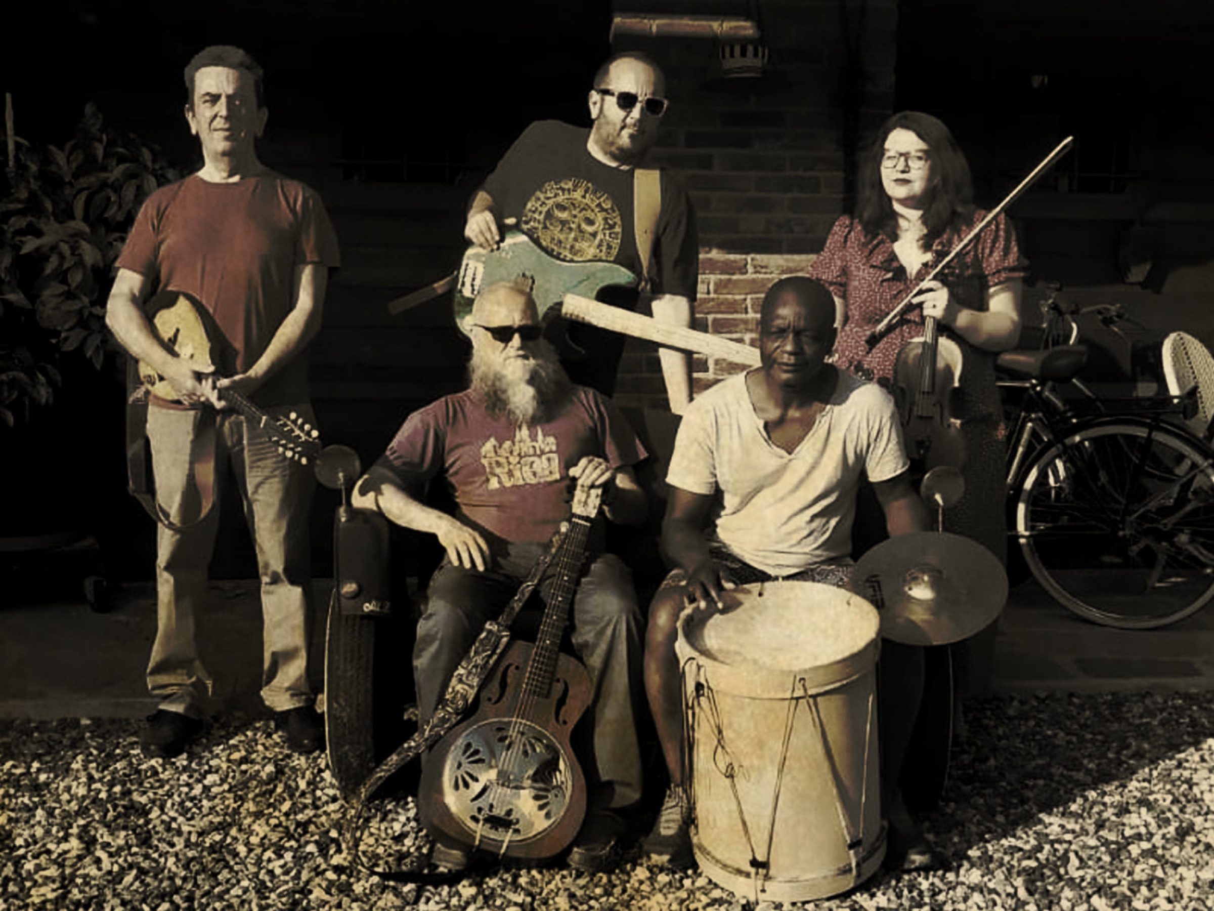 Teres Aoutes String Band featuring Tatè Nsongan: Saraceni delle Alpi in concerto sabato 31 luglio a Rossana