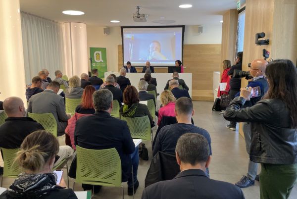 Il pubblico che ha assistito alla conferenza in Confagricoltura a Cuneo