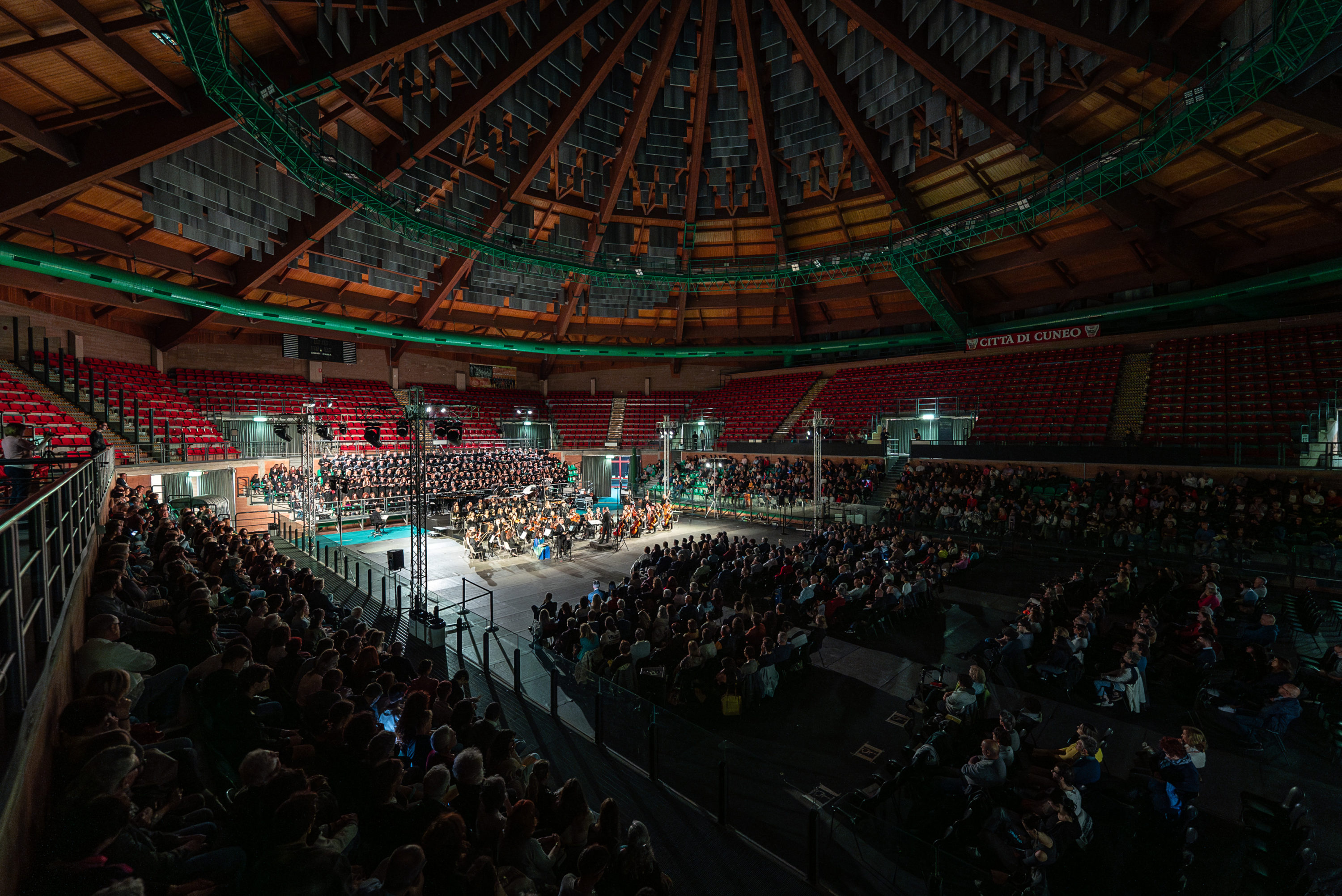 La grande chiusura di Città in note con i Carmina Burana al Palazzetto dello sport (©️Fondazione Artea - @withartvideo)