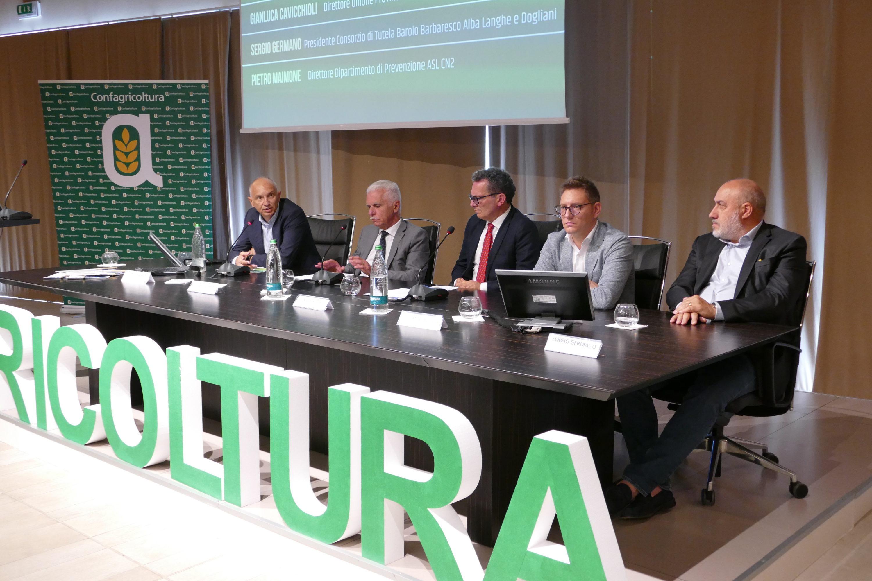 La tavola rotonda che ha chiuso il convegno “Agricoltura e turismo. Diritti e doveri di un binomio vincente” organizzato da Confagricoltura Cuneo