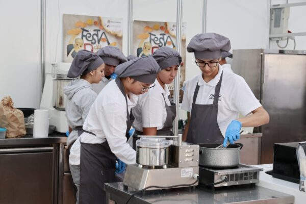 I ragazzi del CNOS FAP nell'area Show Cooking a Savigliano